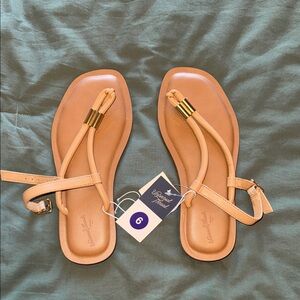 Universal Thread Beige Sandals with Gold Accents